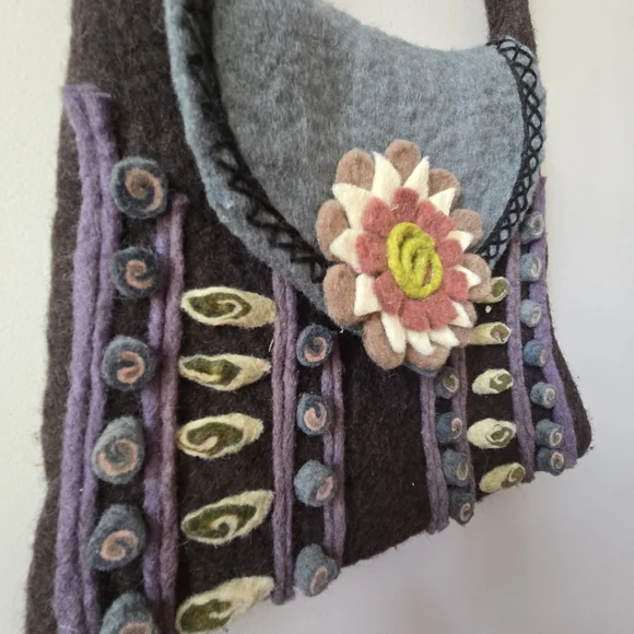 Rising Tide Handmade Nepal 100% Felted Wool Floral Boho Crossbody - Picture 4 of 13